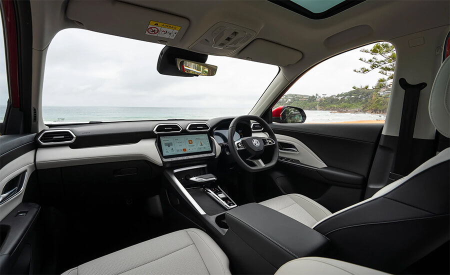 MG ZS HYBRID+ Essence interior