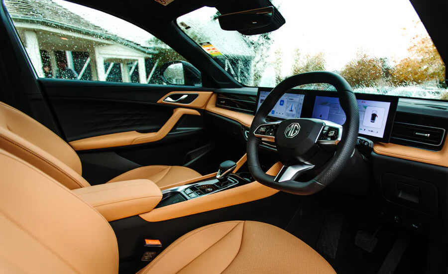 Interior view of MG HS SUPER HYBRID