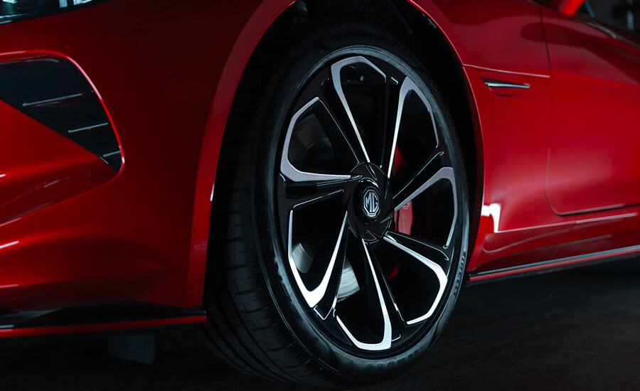 View of MG Cyberster 77kWh AWD 20-inch alloy wheels